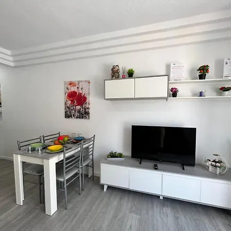 Oasis House - Orlando 85 * Costa Adeje